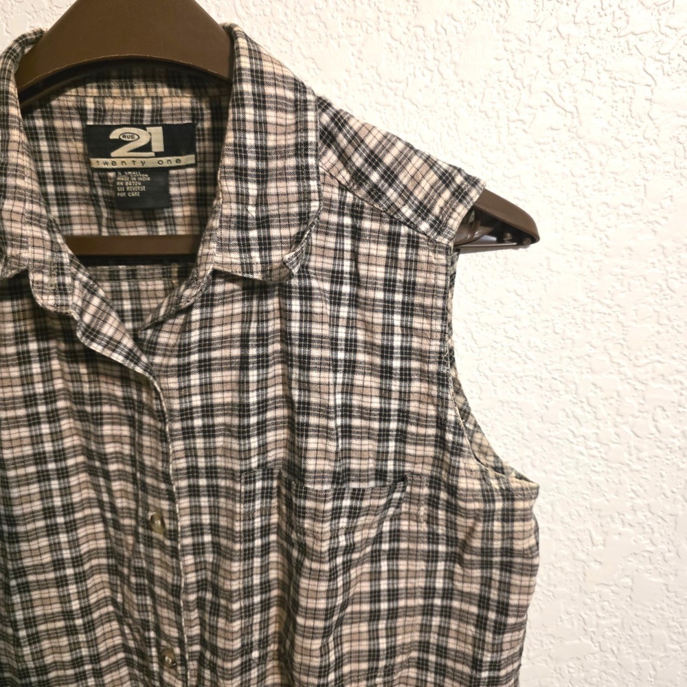 Rue21 Mens Vintage 90s Y2K Grunge Plaid Sleeveless Button Down Shirt Tan Small
